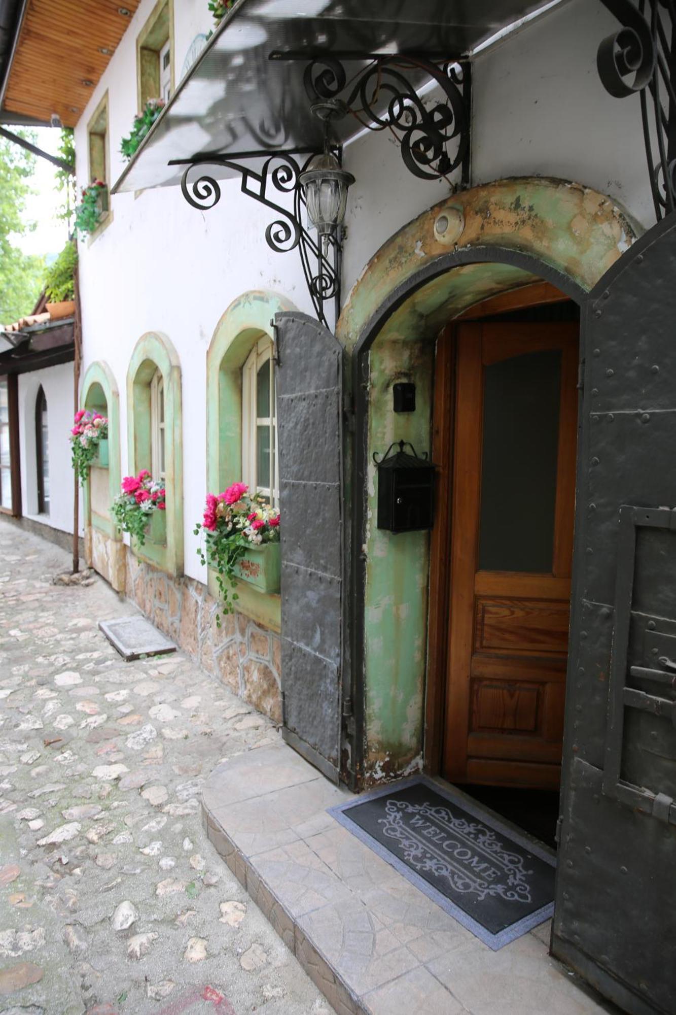 Guesthouse Nia Deluxe Сараєво Екстер'єр фото